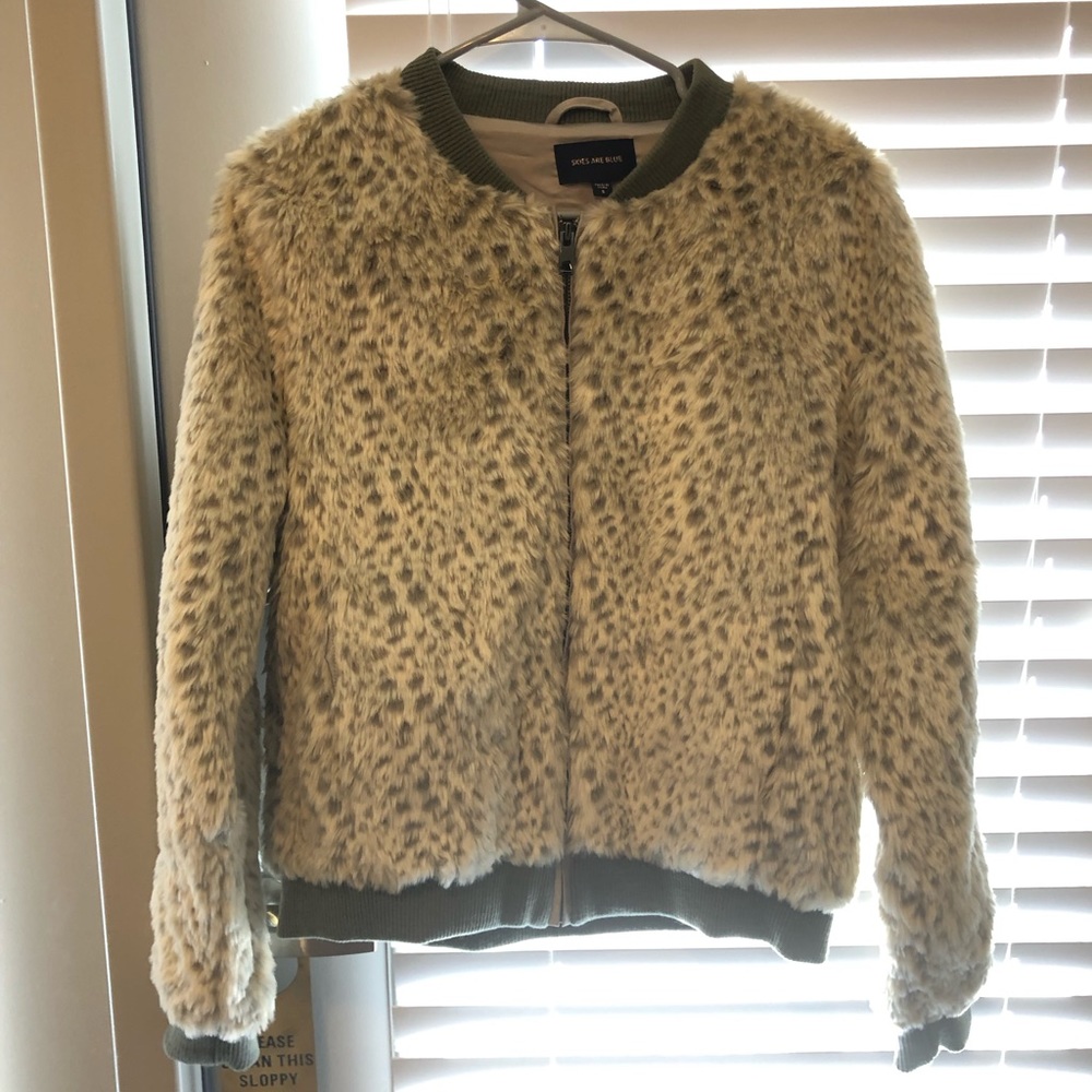 Spotted, faux fur bomber jacket.